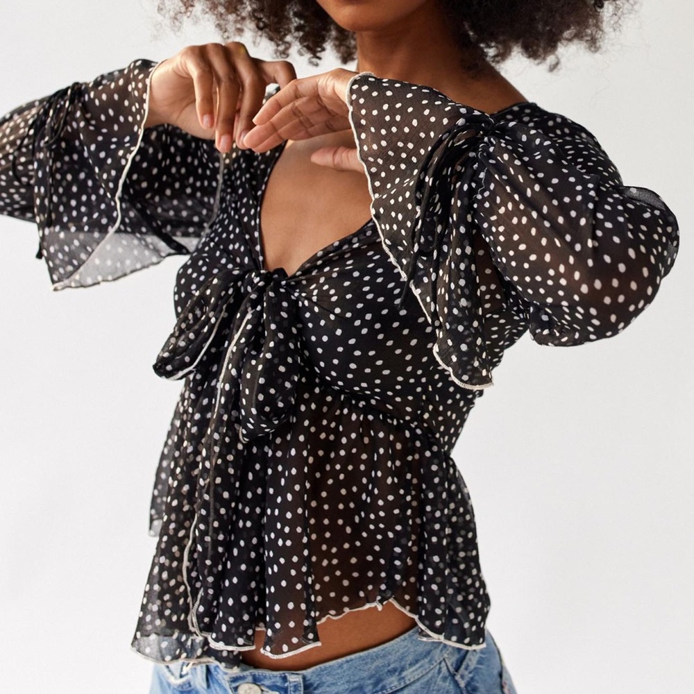 🎱 NWT UO Paris Tie Front Blouse Size S